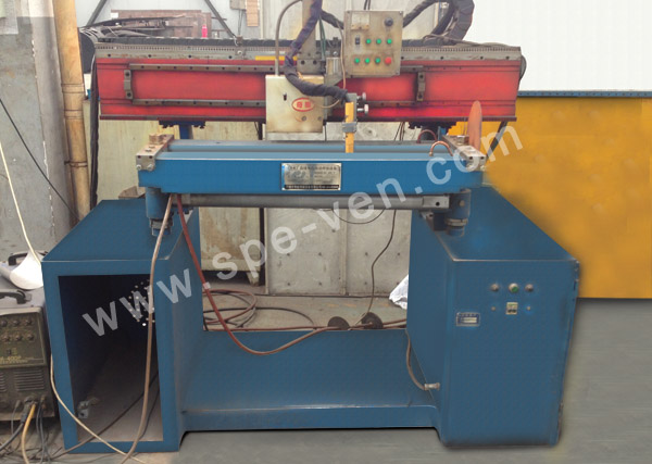 Straight seam welding machine